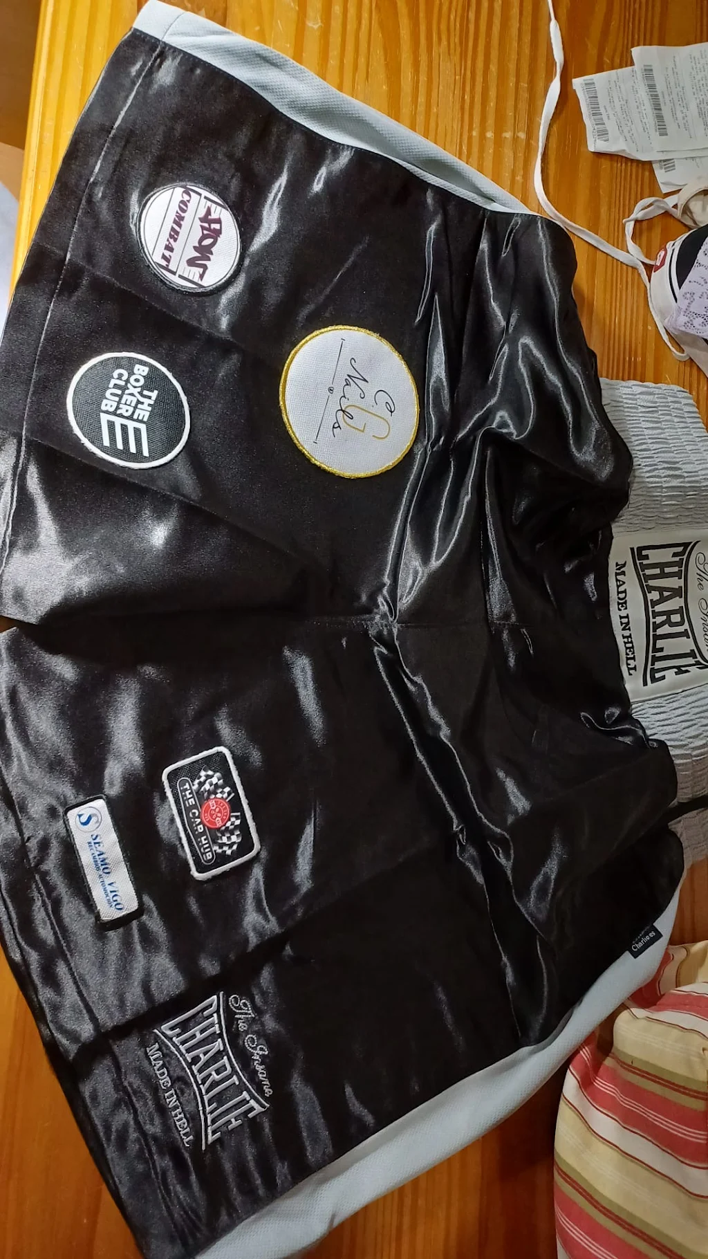 Short de boxeo con multiples parches